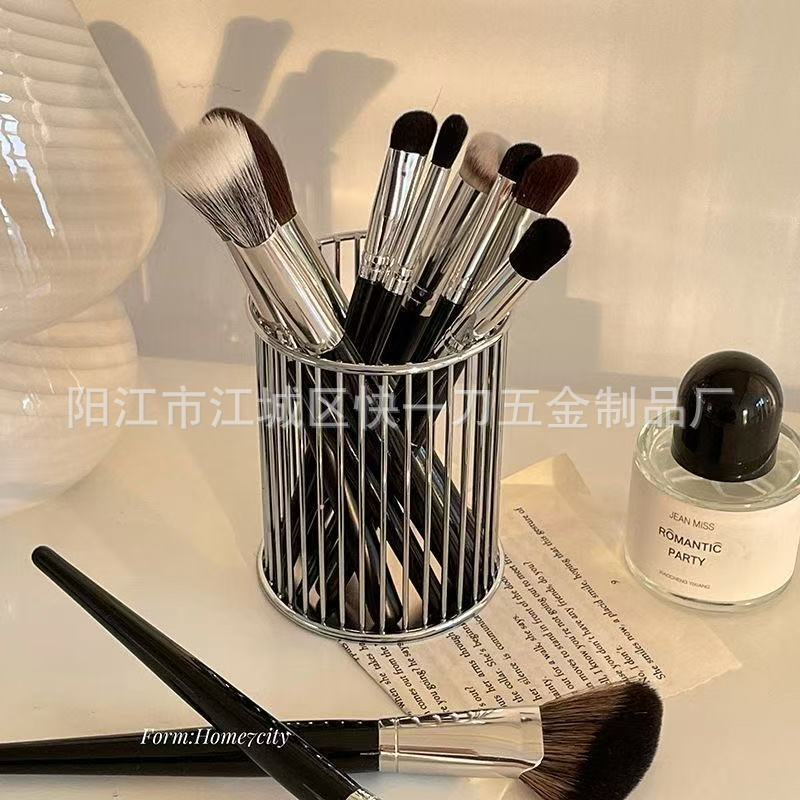 メーカー卸売り鉄芸筆立て家庭用眉筆化粧ブラシ収納かごデスクトップ文房具整理透かし収納桶|undefined