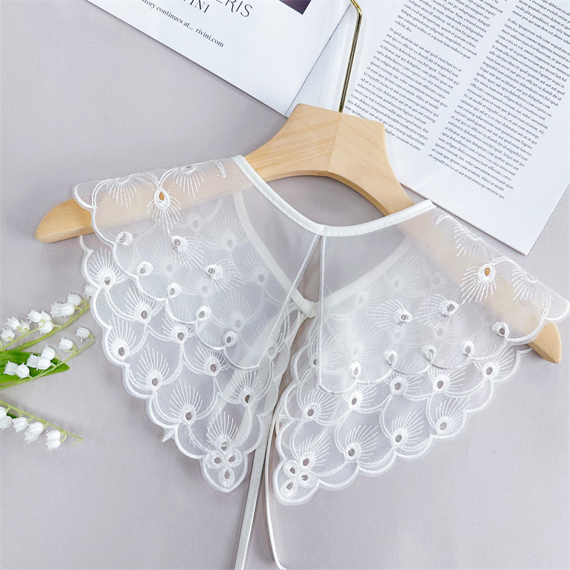 Mujeres coreanas cuello bordado forma de pluma suéter de cuello de encaje vestido con flores de cuello decorativo