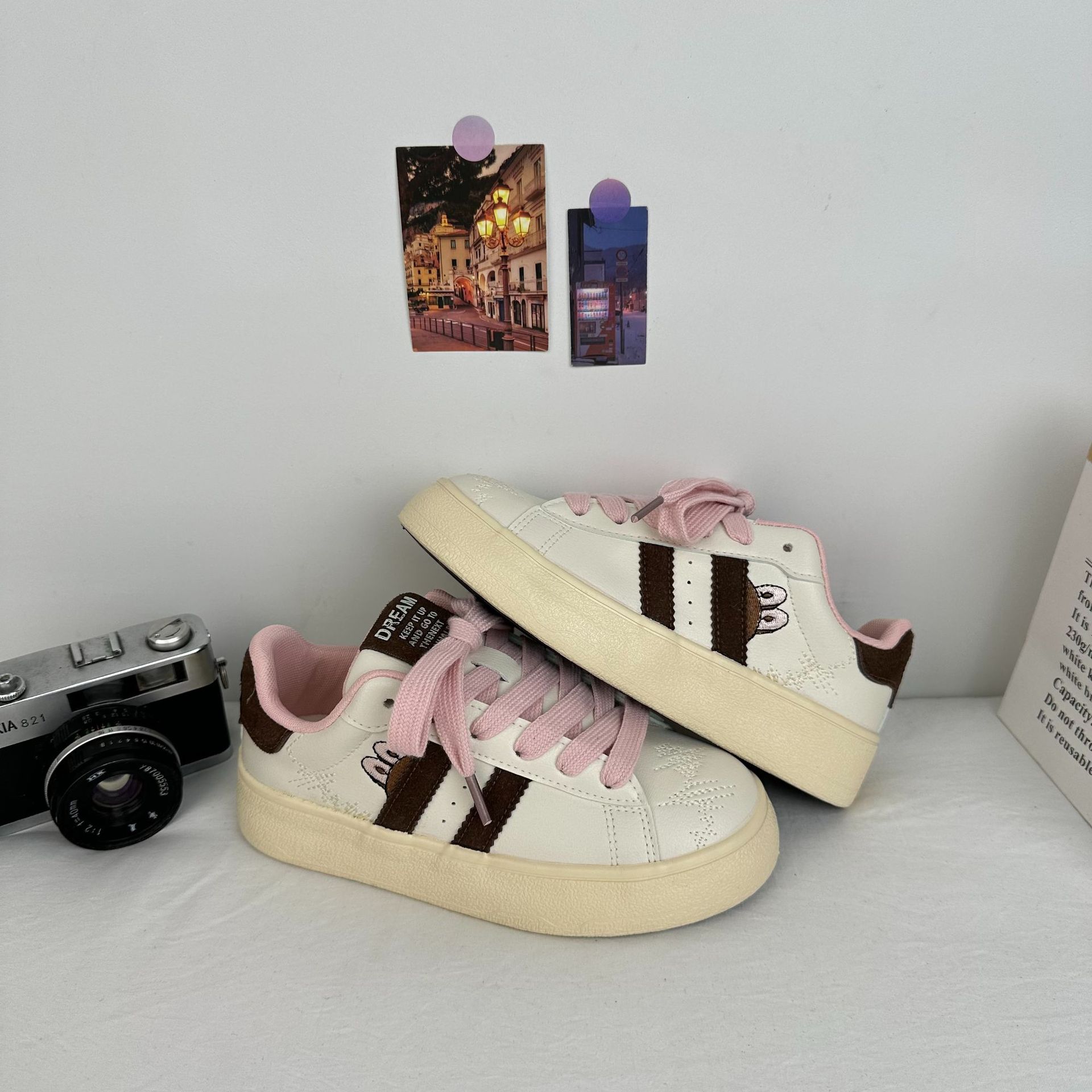 Yuanbo2025 primavera nuevos zapatos de skate de estudiantes nicho Harajuku graffiti zapatos blancos coreanos zapatos de lona generales