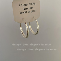 フランス式の香港風の丸い輪のイヤリングはすりむいた金属の耳の輪が軽くて豪華で高級感があります。
