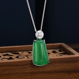 胸针;耳钉;项链