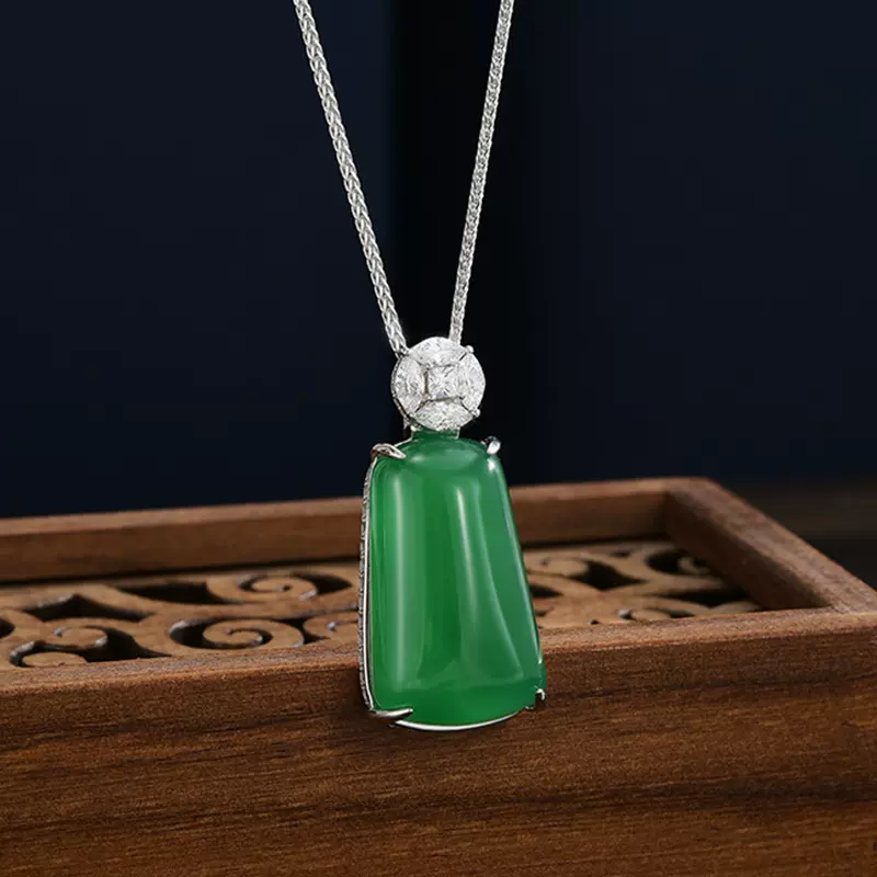 S925纯银新中式绿玉髓无事牌项链轻奢高级感女士新款春夏百搭吊坠