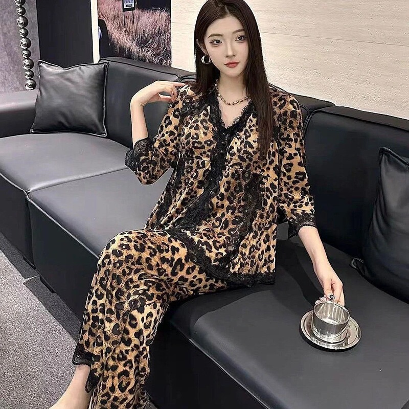 Fashionable retro-style leopard print lace-trimmed women's pajamas with chest pads, three-quarter sleeves, long pants, light luxury style, can be worn outside as home wear Fashionable retro-style leopard print lace-trimmed women's pajamas with chest pads, three-quarter sleeves, long pants, light luxury style, can be worn outside as home wear