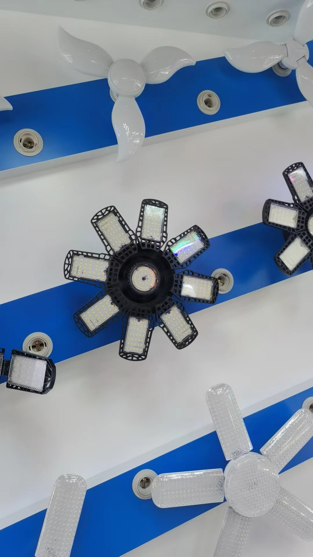 Luz LED plegable para garaje y taller