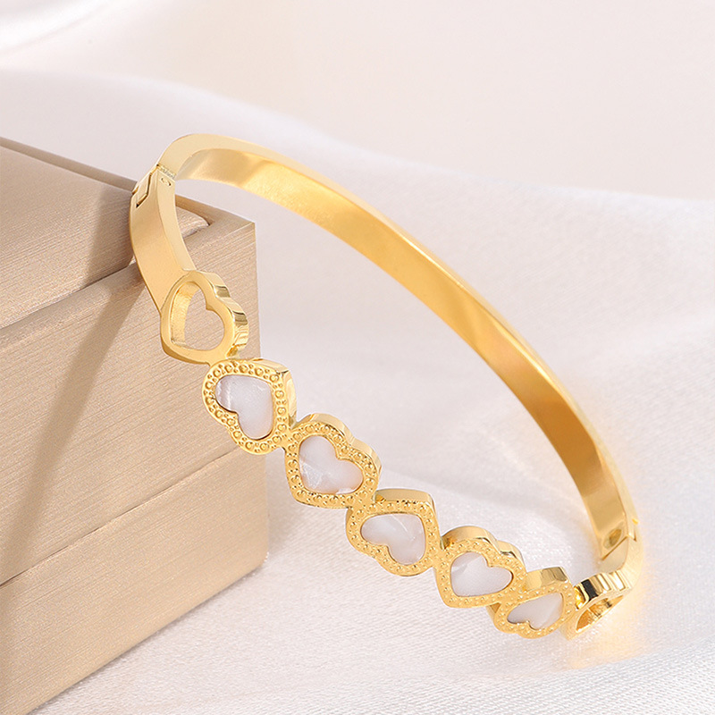 Nuevo acero inoxidable hueco amor pulsera conchas mujeres Europa y América moda temperamento versátil corazón impresión pulsera de acero titanio image 6