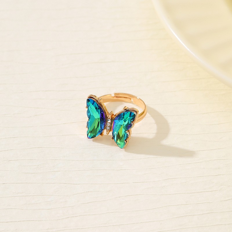 Ventas transfronterizas calientes coloridas 3 piezas de aretes collar anillo de moda europea y americana mariposa elegante collar de diamantes para mujeres