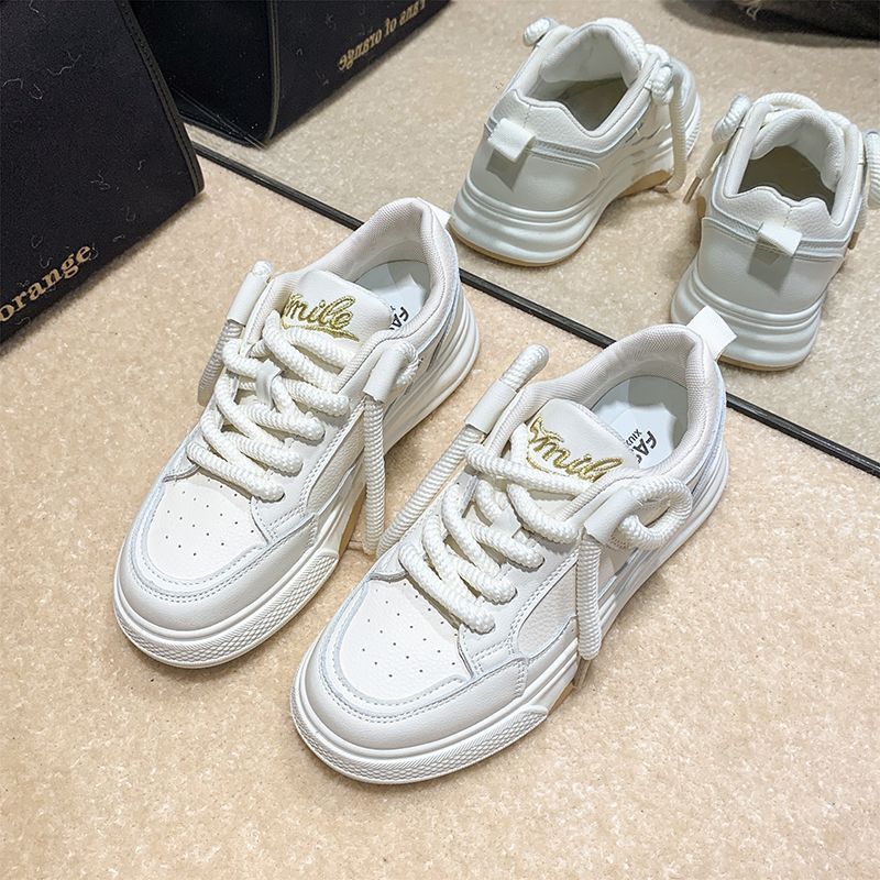 Nuevo estilo coreano zapatos blancos de suela gruesa zapatos de mesa de comercio exterior de todos los partidos para mujeres Zapatos de pan de nicho de moda nacional de estilo preppy 2023