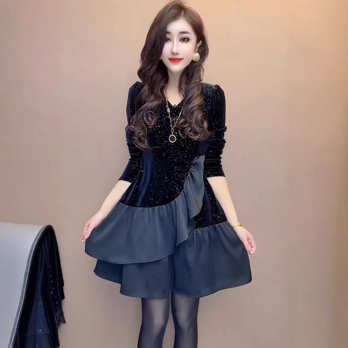 High-End 2025 Spring New Style V Neck Black Princess Dress with Hot Diamond Waist, Gentle Casual Style Fishtail Dress for Women