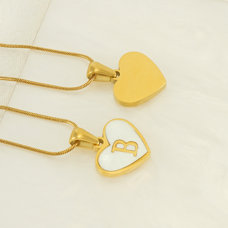 Transfronterizo ins estilo simple titanio acero Shell 26 letras inglesas amor colgante hembra 18K Acero inoxidable carta collar hembra
