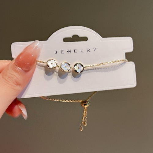 Natural Pearl Mother-of-Pearl Flower Bracelet  Exquisite Small Rose Rope Bracelet Unique Instagram Style Party Daily Accessory