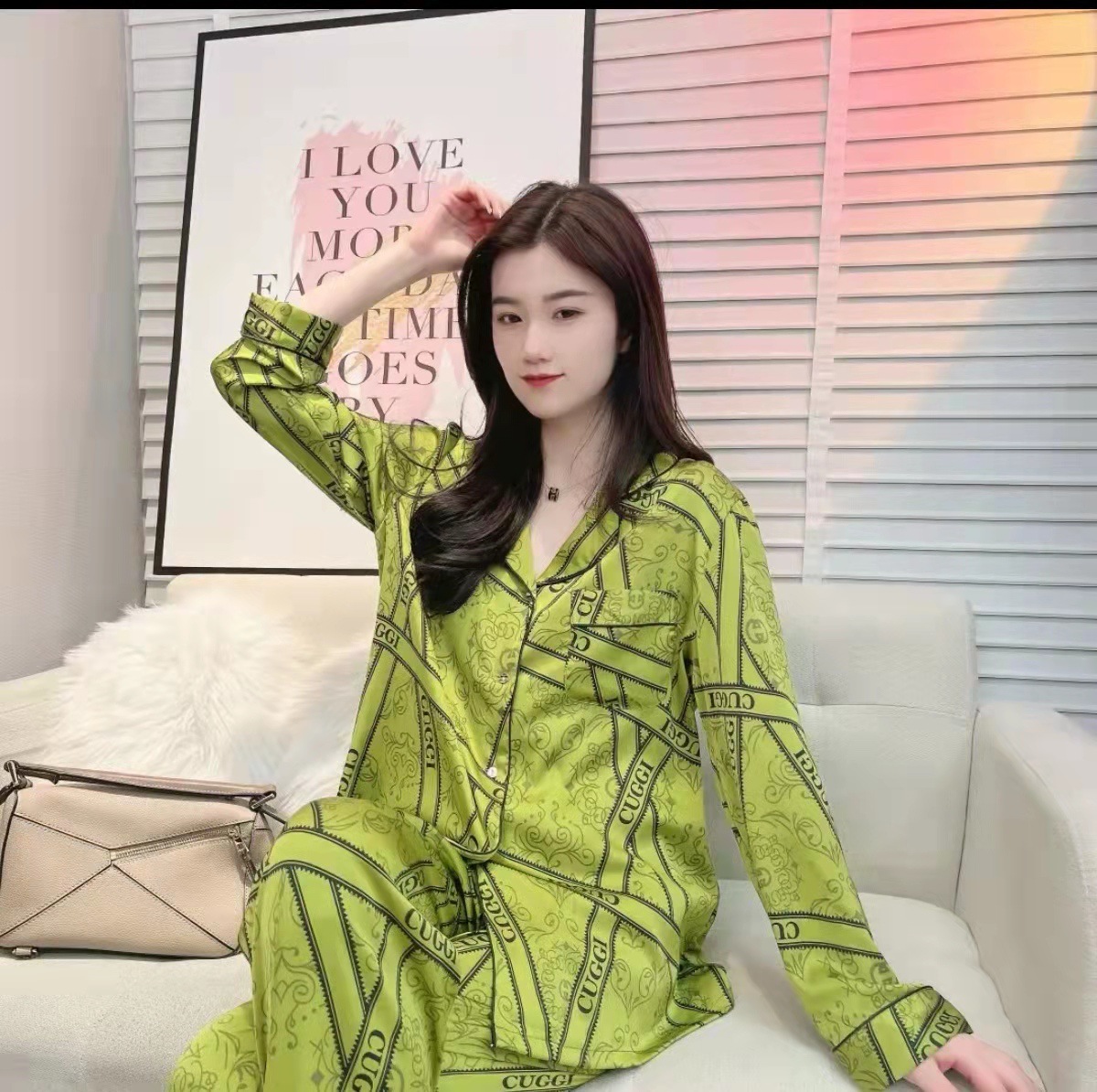 인터넷 연예인 같은 스타일 아이스 실크 긴 소매 잠옷 여자의 여름 얇은 세로 스트립 녹색 편지 줄무늬 실크 여자의 가정 의류