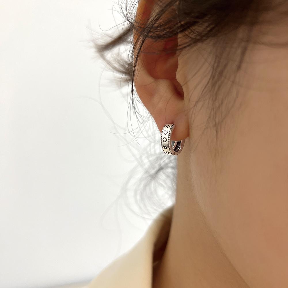 Vintage Distressed Old Flower Earrings Small Hoop Earrings for Women Niche Design Versatile Fashion Personality Light Luxury Earrings for Women