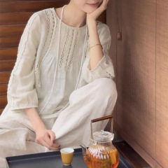 ニッチデザイン中空シャツ 2025 夏の新スタイル中国風カジュアルトップワイドレッグパンツ女性のためのカジュアルなリラックス感