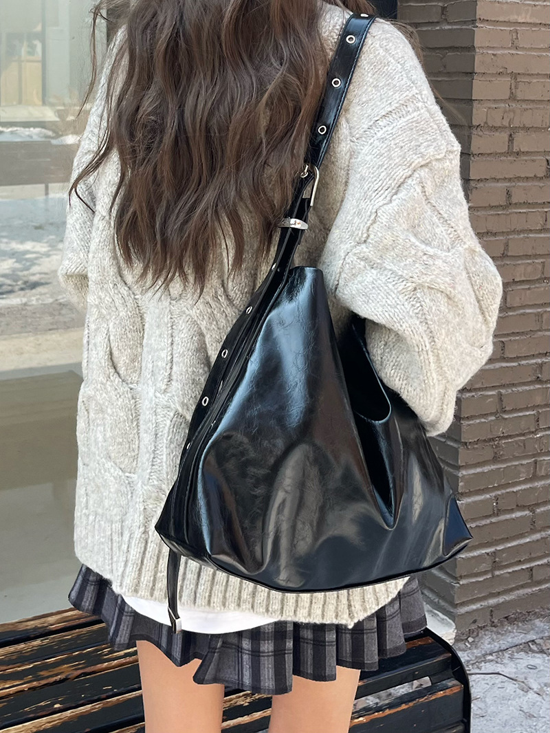 New Black Soft Leather Large Capacity Commuter Leisure Tote Women's Korean Fashion One Shoulder Crossbody Bag_voghion.com