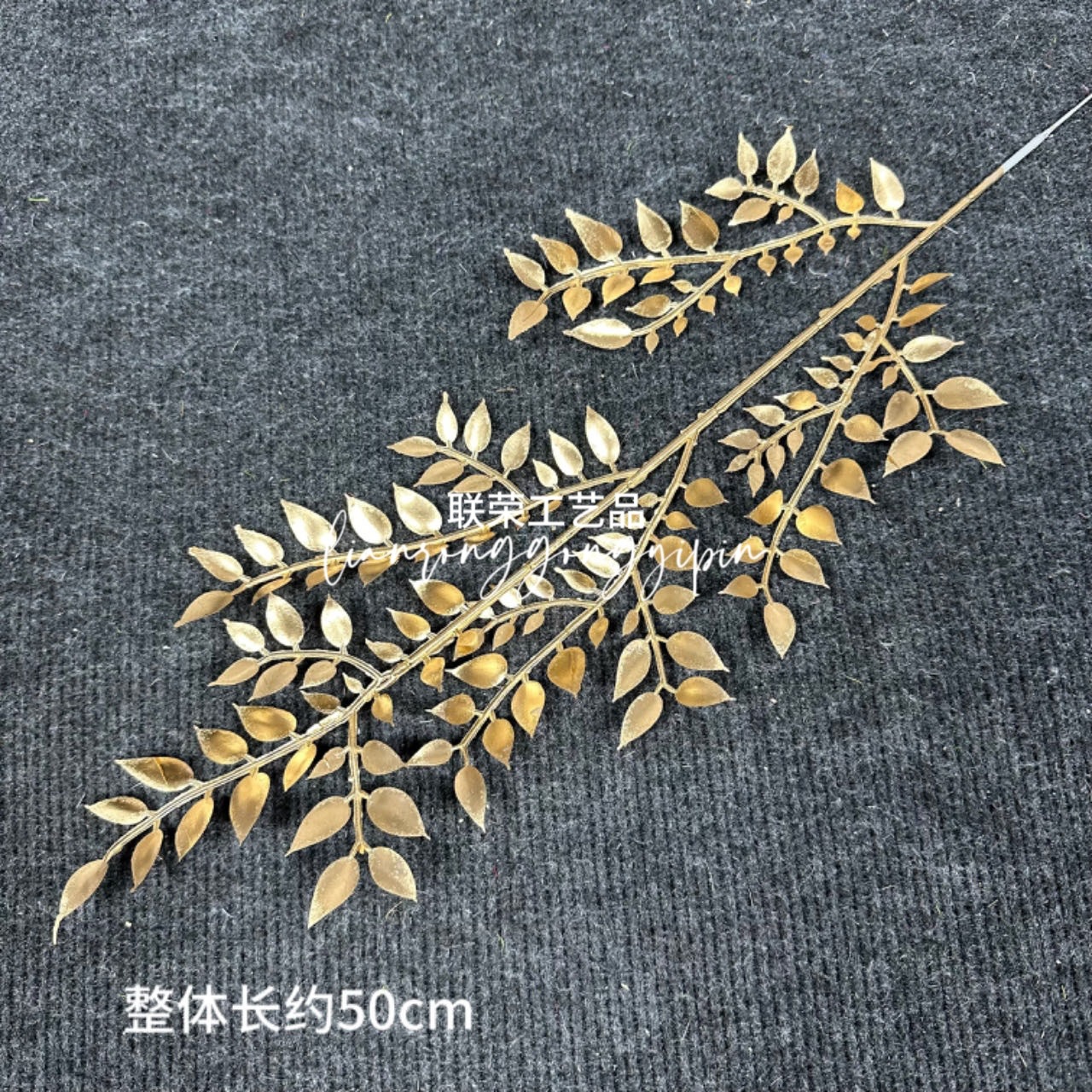 Single sandalwood leaf