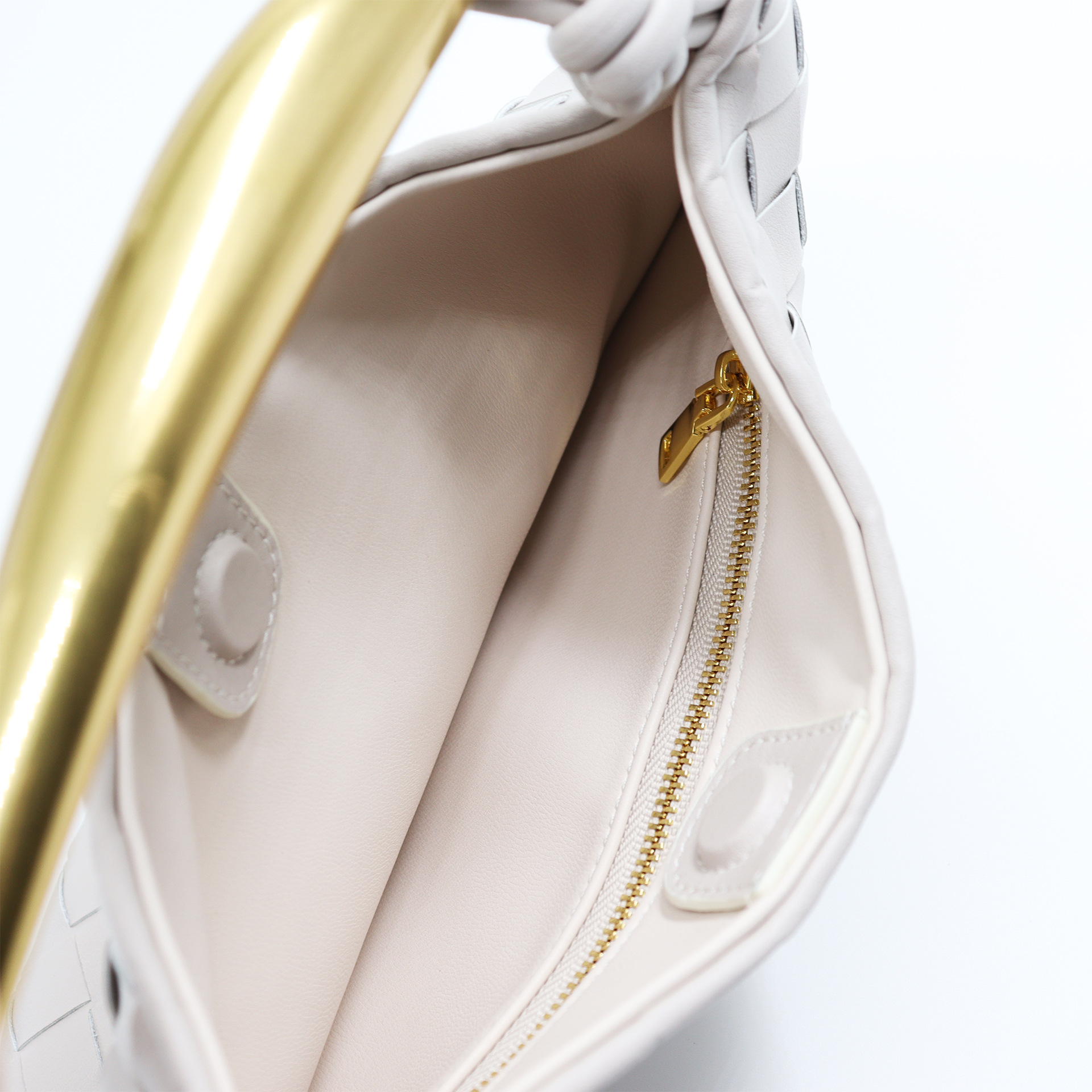 2024 venta caliente bolso tejido de tiburón bolso de bola de masa de mano de gran capacidad color sólido mango de metal bolso de cuero casual al por mayor