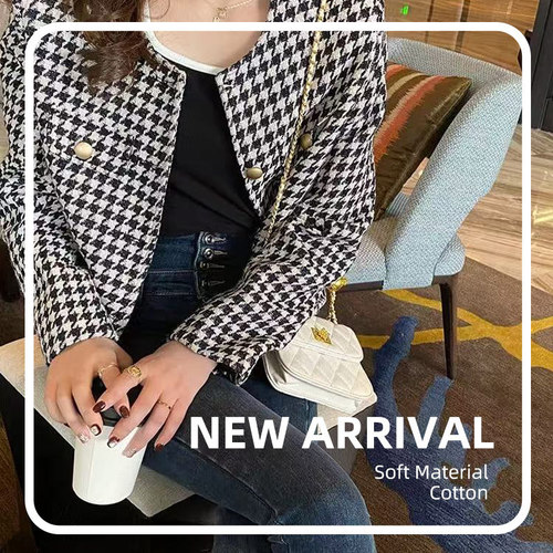 Summer hit square collar t-shirt, slim fit sports, shoulder, slimming, bottomed shirt, women's popular, long-sleeved, women's wholesale