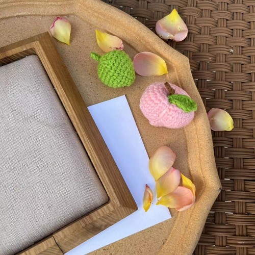  new Teacher’s Day gift crocheted peach and plum doll finished fruit pendant with peaches and plums all over the world