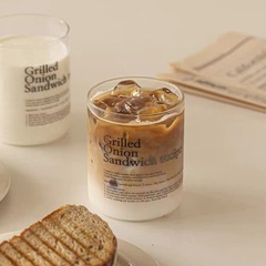 シンプルなハイエンド英字インスタイルガラスコーヒーカップ高ホウケイ酸塩高温耐性朝食カップミルクカップジュース