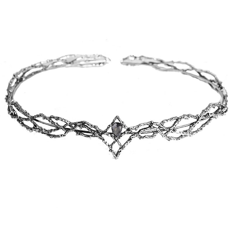 The Hobbit Elf King Serendil has large round crown with golden design and a diamond studded headband_voghion.com