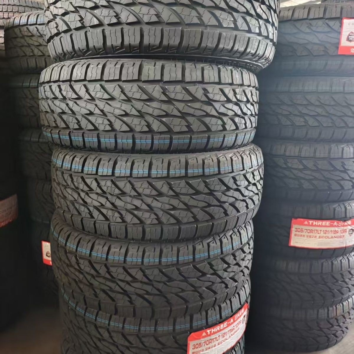 Brand new off-road tire 305/70R17LT 10PR thickened Wrangler Mobo off-road AT 305/70R17
