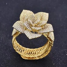 ���ﻨ��С�����CŮ���b��赸�zӰ���L�_�ڱ�ɫ僽��W�����Ʒ