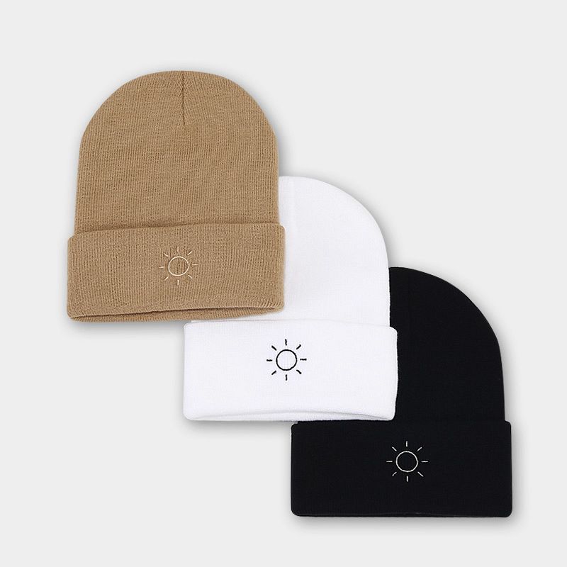 El otoño y el invierno nuevo sol simple bordado moda rizador pelo sombrero hombres y mujeres personalidad de la calle simple lana sombrero de punto