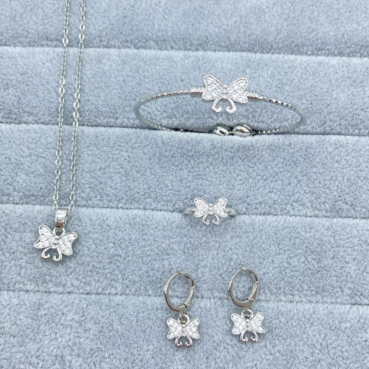 Juegos de joyería para niños mariposa cereza Mickey cobre oro zircon anillo pendientes brazalete collar joyería conjunto de cuatro piezas image 5