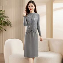 刺绣针织马甲连衣裙两件套秋冬2024新款洋气妈妈秋冬打底毛衣裙