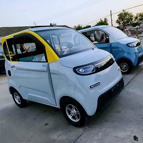 Nuevo mini coche de dos puertas, scooter doméstico para adultos, ciclomotor eléctrico de cuatro ruedas totalmente cerrado