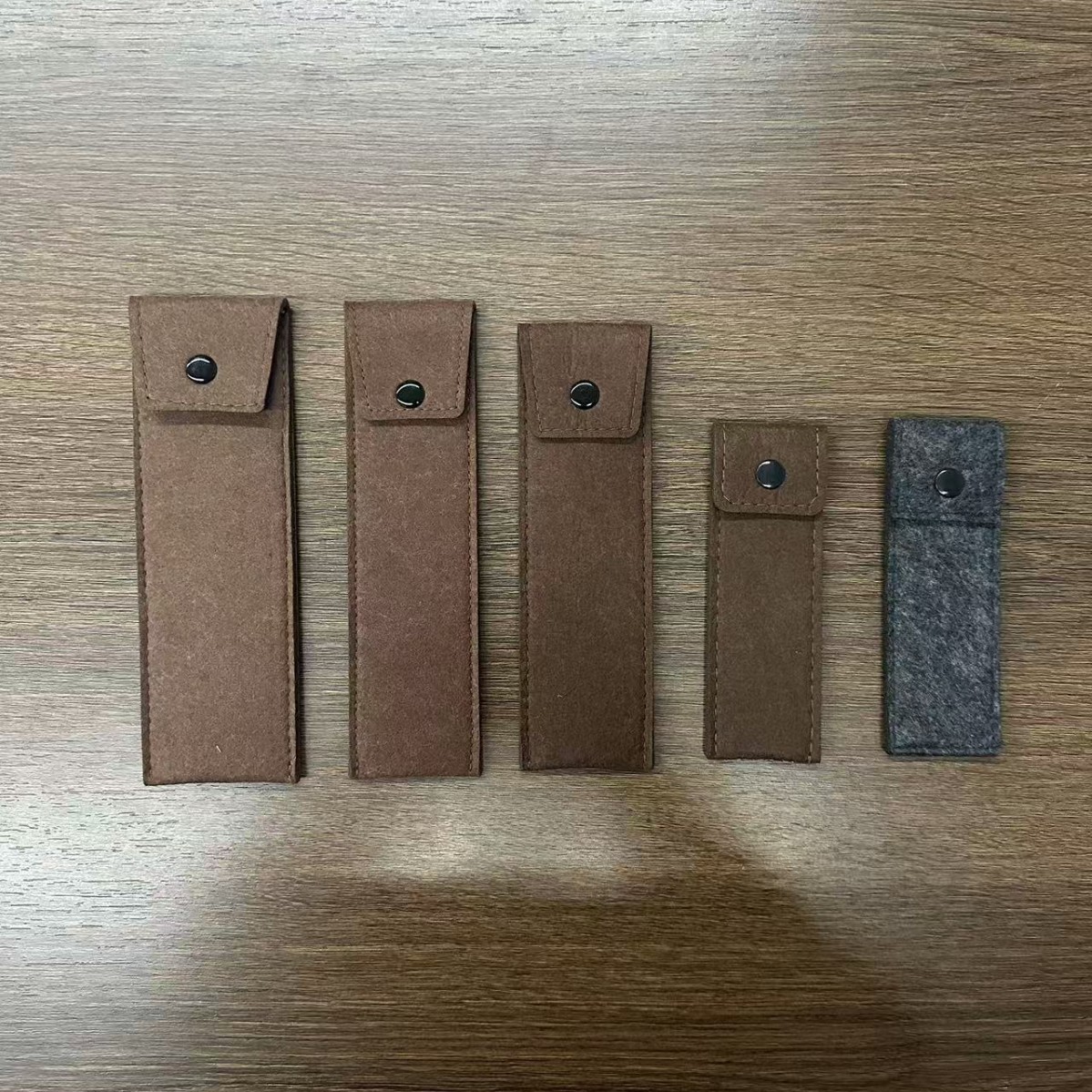 厂家直发毛毡笔袋皮革包毛毡包毛毡套收纳可加LOGO羊毛球