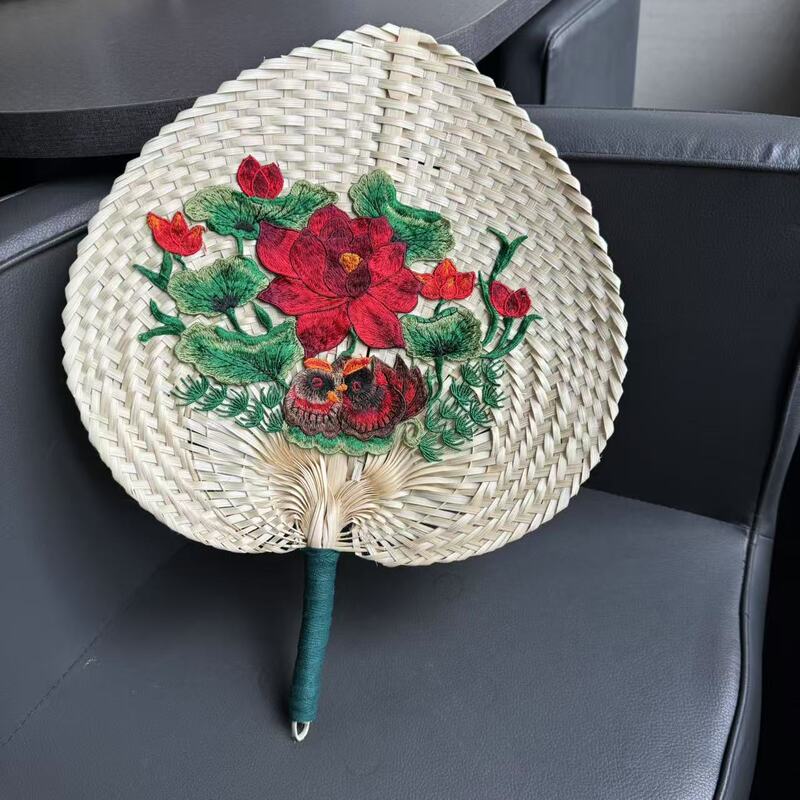 Yuanyang water embroidery bamboo fan hand fan hand-woven large cattail leaf fan national style dance fan Dragon Boat Festival Mid-Autumn Festival gift fan Yuanyang water embroidery bamboo fan hand fan hand-woven large cattail leaf fan national style dance fan Dragon Boat Festival Mid-Autumn Festival gift fan
