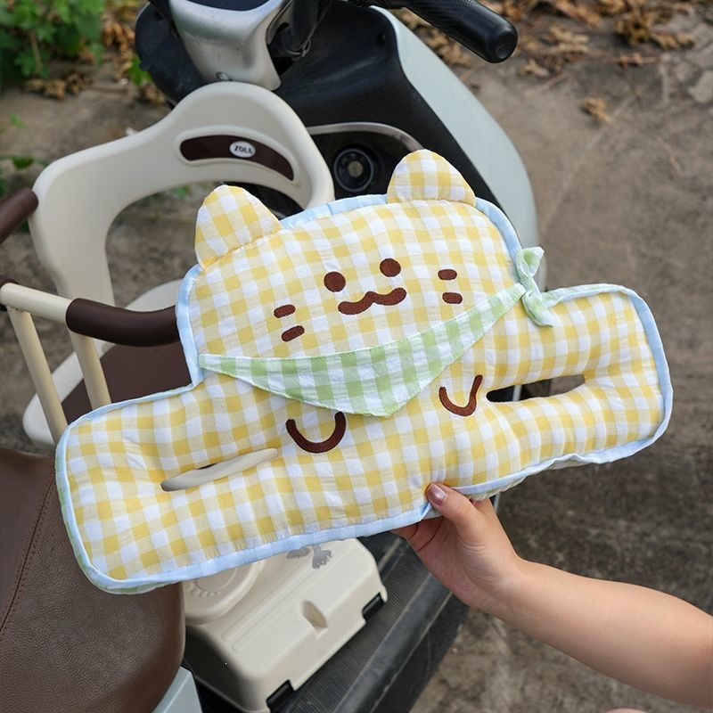 New electric scooter with enlarged and thickened baby-specific anti-collision pads, designed to protect children from head injuries while riding electric scooters; features a cartoon design
