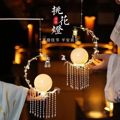 新型の広寒宮の花灯は中秋節の古風なウサギの提灯を手にして手作りのdiyで宮灯を作って屋台を並べて卸売りします。