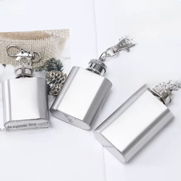 Factory spot supply 1 oz small hip flask square key chain outdoor portable brushed hook white box