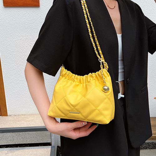 Korean version of fashionable armpit bag for women  summer new style rhombus trendy chain bag textured shoulder bucket bag
