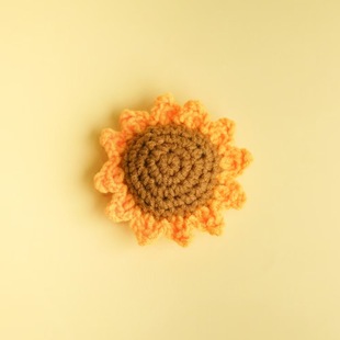 Spot Wholesale Finished Hand-Knitted Sunflower Head Wool Material Clothing Accessories Sunflower Decorative Gifts