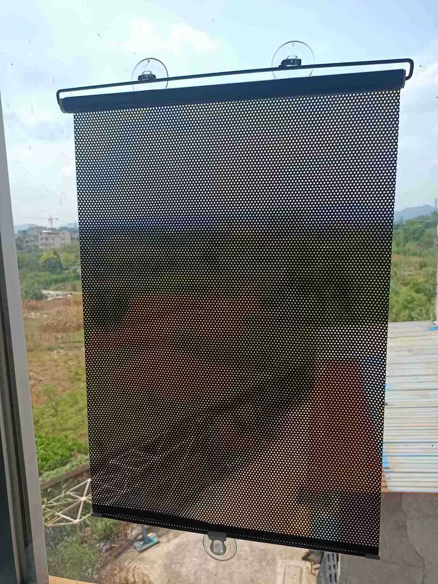 Automatic telescopic dark dot shading, single support, and transparent three large suction cups