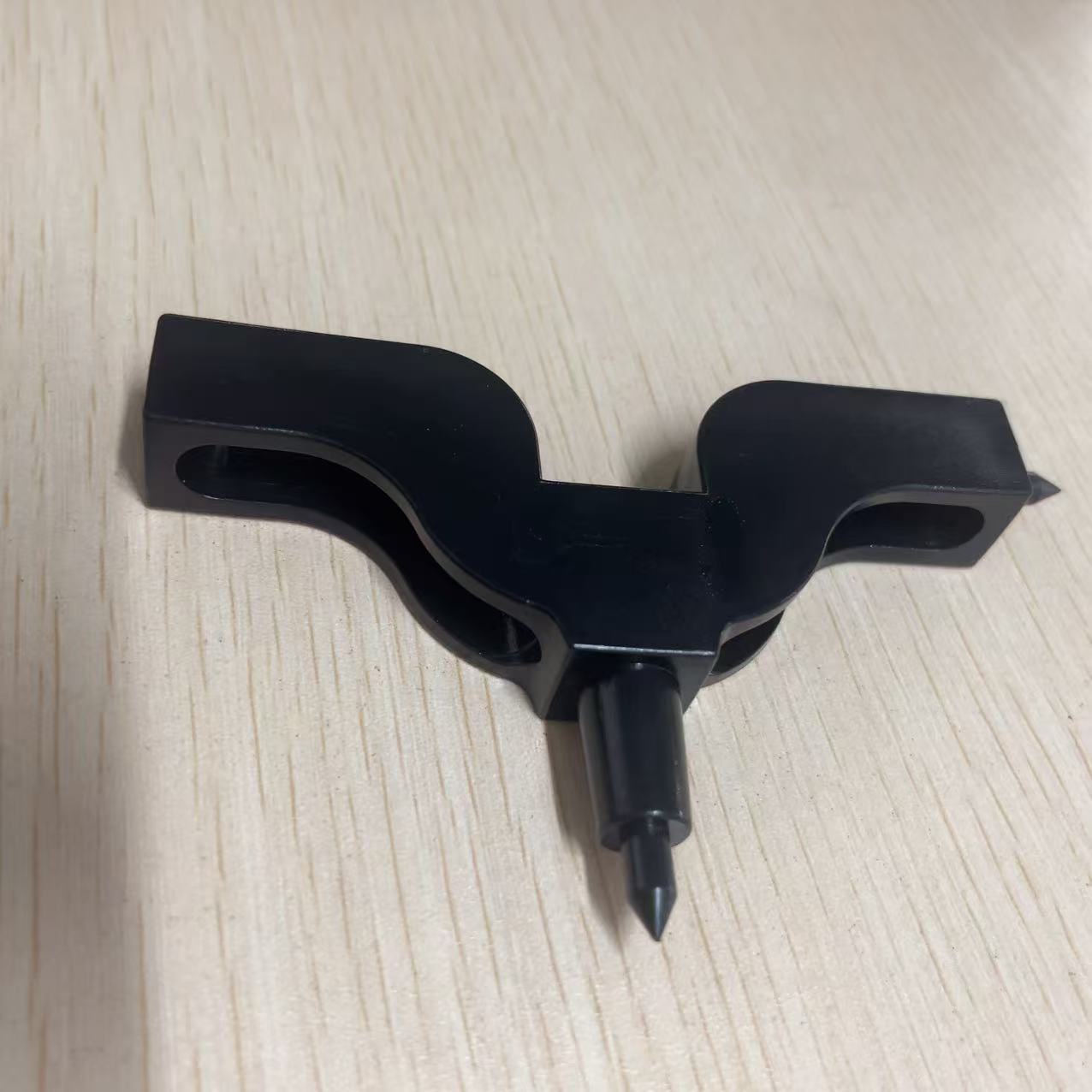 3mm / 4mm tipo montaña perforador negro de goteo flecha al revés inserción micro boquilla de goteo perforador de tubo PE