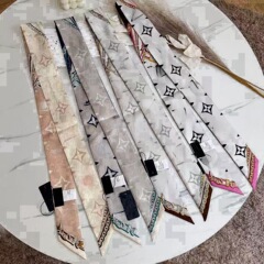 高品質のチェーンのシルクのスカーフtwillの長い条の細い細い紐は取っ手の绢糸のリボンを巻いて首の小さいリボンの字を結びます。