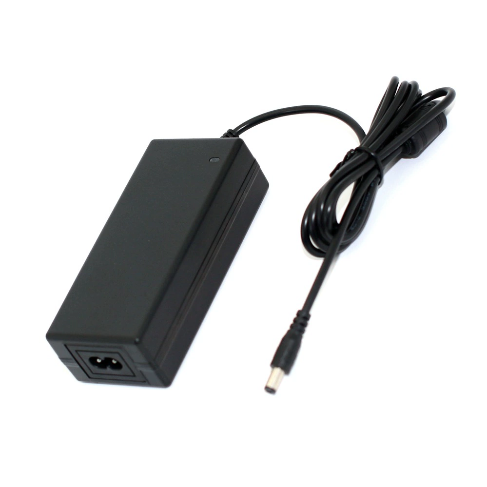 Поставляется адаптер 13.7V4A с сертификацией UL CE CCC KC PSE SAA