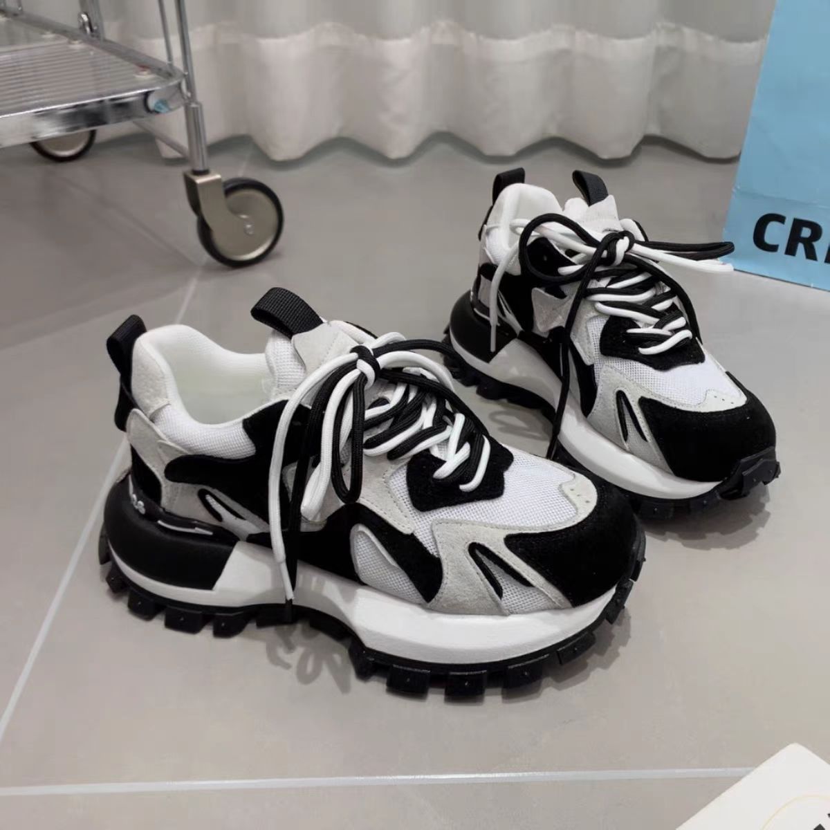 Versión coreana de los zapatos casuales a juego de color de malla de todo fósforo Forrest Gump zapatos de mujer 2025 primavera y verano nuevos zapatos de papá transpirables de suela gruesa de moda