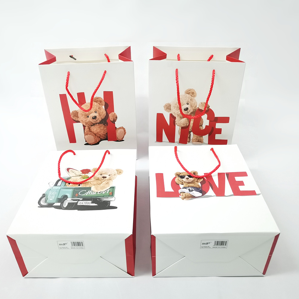 外贸giftbag现货白卡手提袋小熊礼品服装手拎袋纸品袋子环保袋