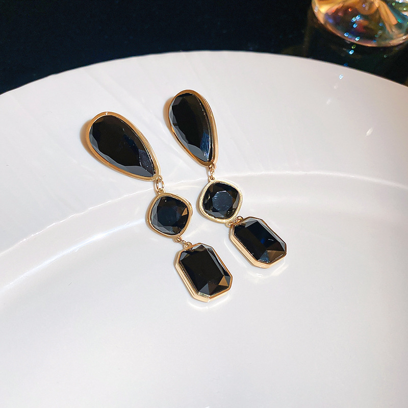 Fashion Oval Titanium Steel Plating Zircon Earrings 1 Pair