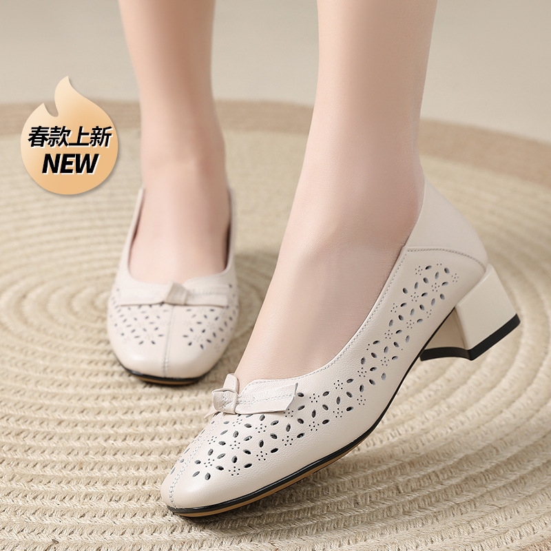 Genuine Leather Bow Hollow 2025 Summer Shallow Mid-heel Shoes Solid Color Thick Heeled Soft Sole 32 Small Size Single-layer Shoes Genuine Leather Bow Hollow 2025 Summer Shallow Mid-heel Shoes Solid Color Thick Heeled Soft Sole 32 Small Size Single-layer Shoes