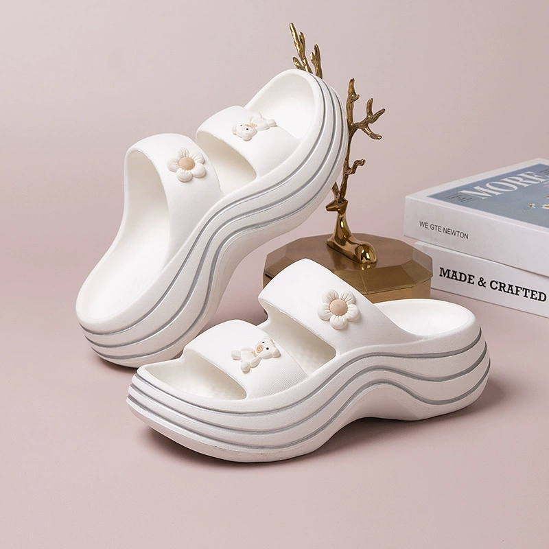 Новые милые Мультяшные тапочки, женские летние Нескользящие тапочки с толстой подошвой, верхняя одежда, универсальные домашние сандалии с двусторонним мягким дном