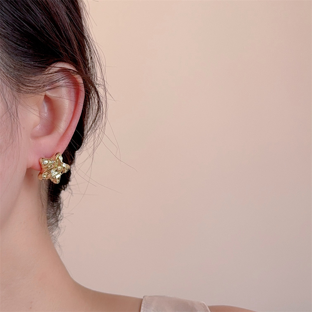 7g Weight Alloy Ear Needle Material Ear Studs Classification 1 Pair Quantity Date, Tea Party Occasion Alloy Material Star, Heart Shape Pattern All Seasons Season Women's Gender Plating Design Retro, Classic Style Style 1 Pair Retro Classic Style Star Heart Shape Plating Alloy Ear Studs 9