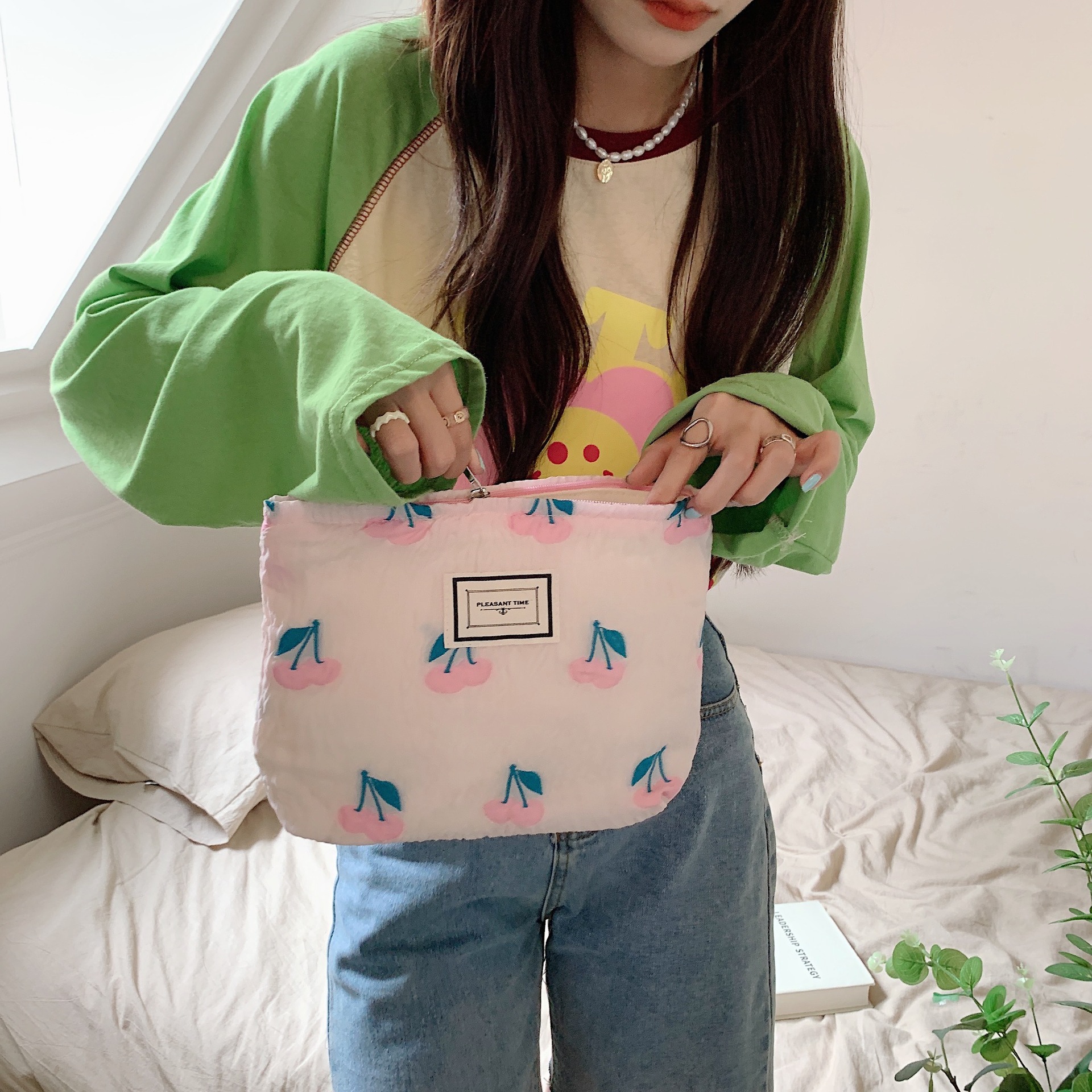 25247 embossed Cherry large-capacity portable bag, hand-held bag, storage bag, ladies' tote bag, single-shoulder pull-out shoulder strap undefined