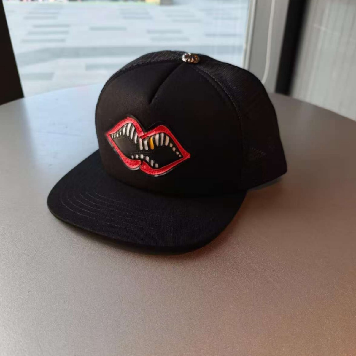 Sombrero para el sol CH Cro de verano para parejas nuevas de moda americana, sombrero de hip-hop de ala plana bordado a la moda ~ sombrero de malla de béisbol