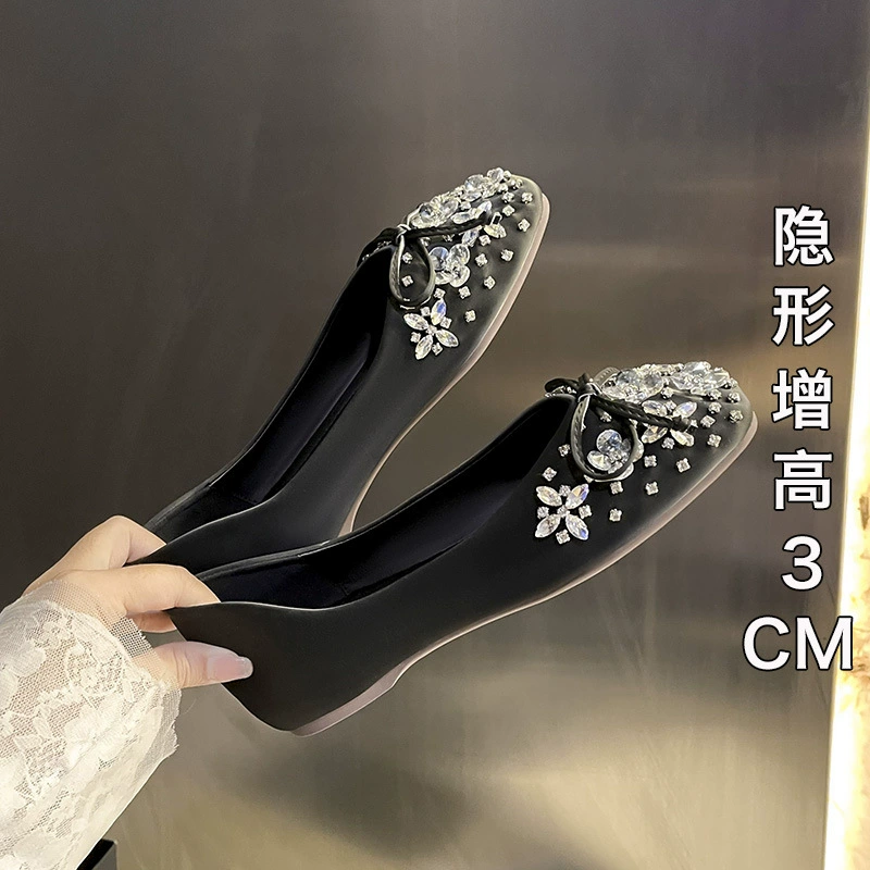 Квадратные стразы с мелким ртом мягкая подошва одиночная обувь женская 2025 новая фея ветер божья обувь плоская подошва увеличила размер женской обуви